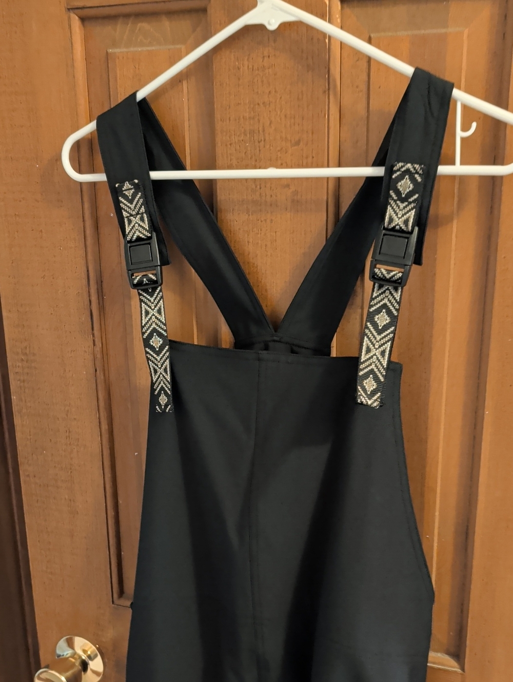 Kavu NWT black XL Bib Overalls....Cute Printes Sraps